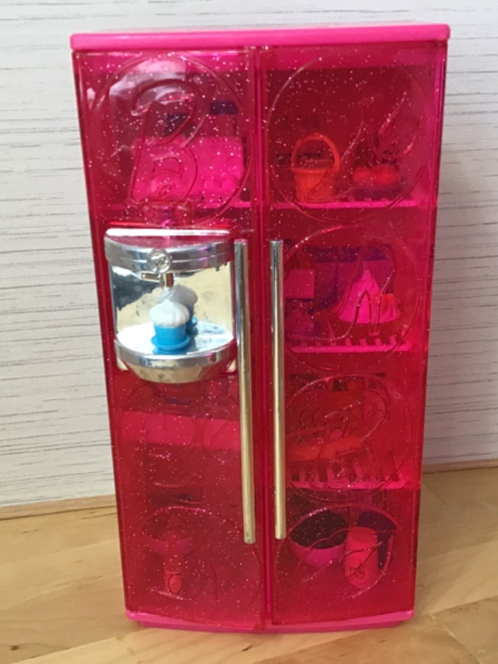 2010 Barbie Glam Fridge and Accessories - Picture 9 of 14